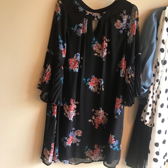 Gently used Lily Star Summer Dress w/bell sleeves - Picture 5 of 5